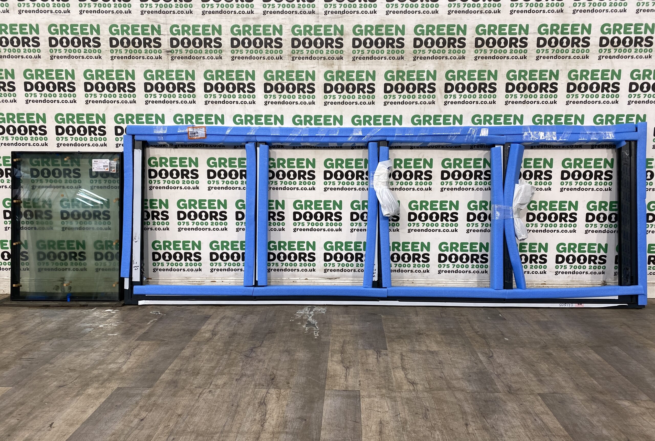 Aluminium Bi-fold window | Green doors