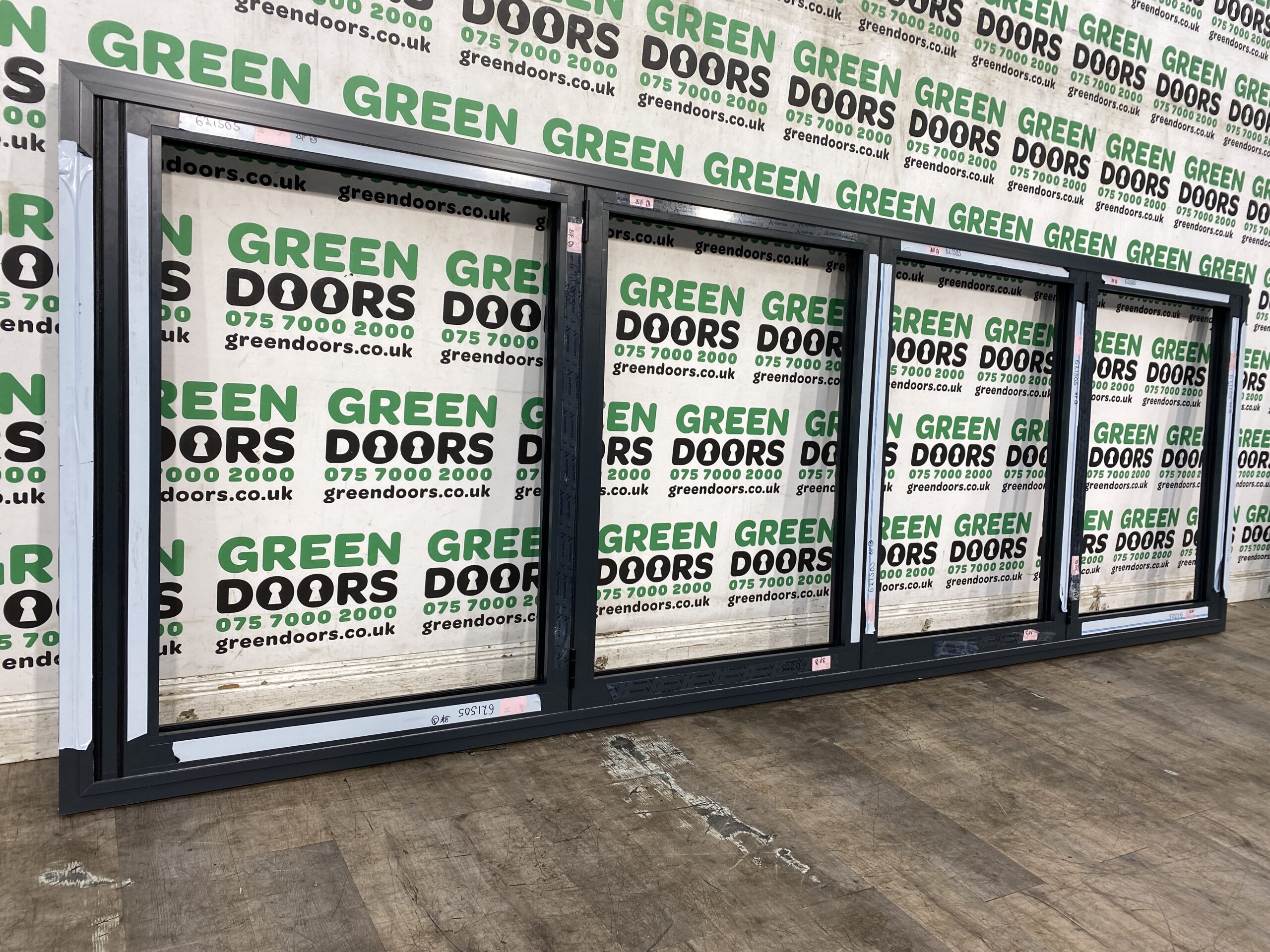 Aluminium Bi-fold window | Green doors