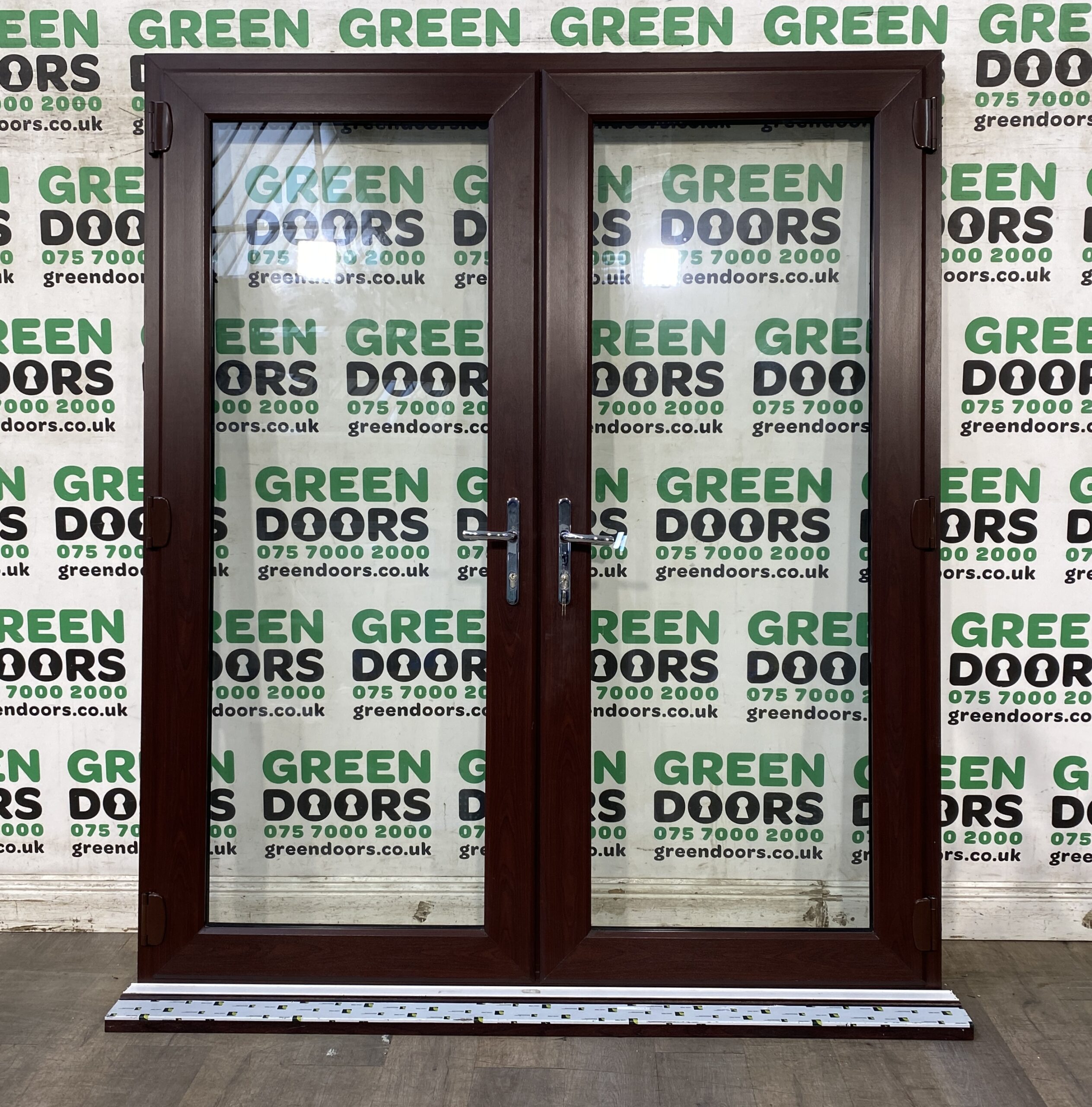 BROWN FRENCH DOORS ROSEWOOD WOODGRAIN EXTERIOR EXTERNAL EXTERNAL EXTERIOR UPVC