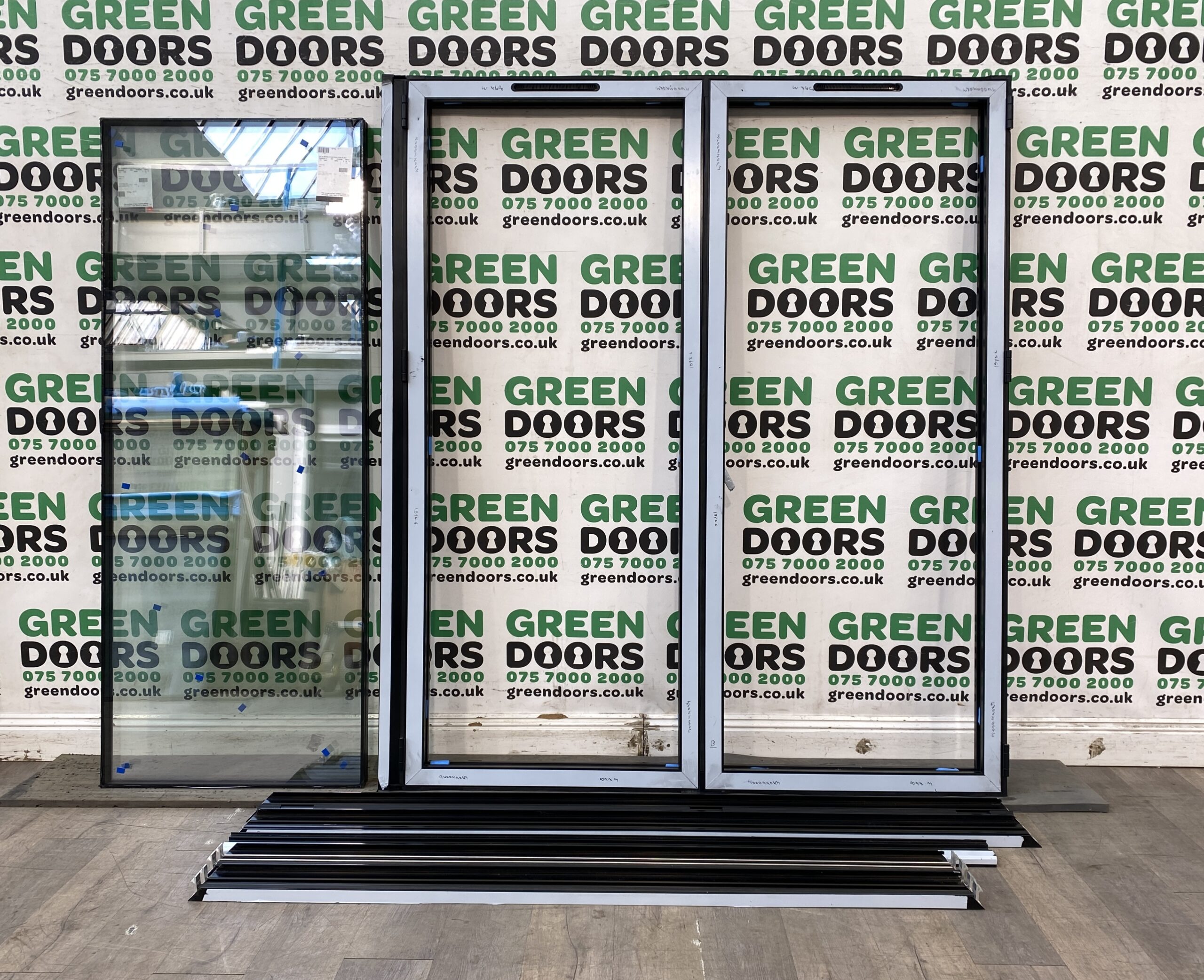 'Lumos AB-60' Aluminium Bi-folding doors